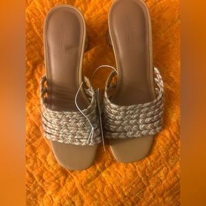 NWT Universal Thread woven block heels